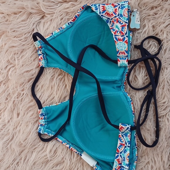 Bikini - Picture 7 of 16